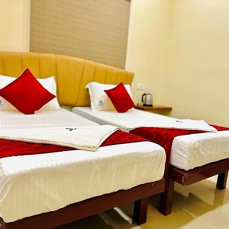Sunlight Residency Hotel Ченай Екстериор снимка