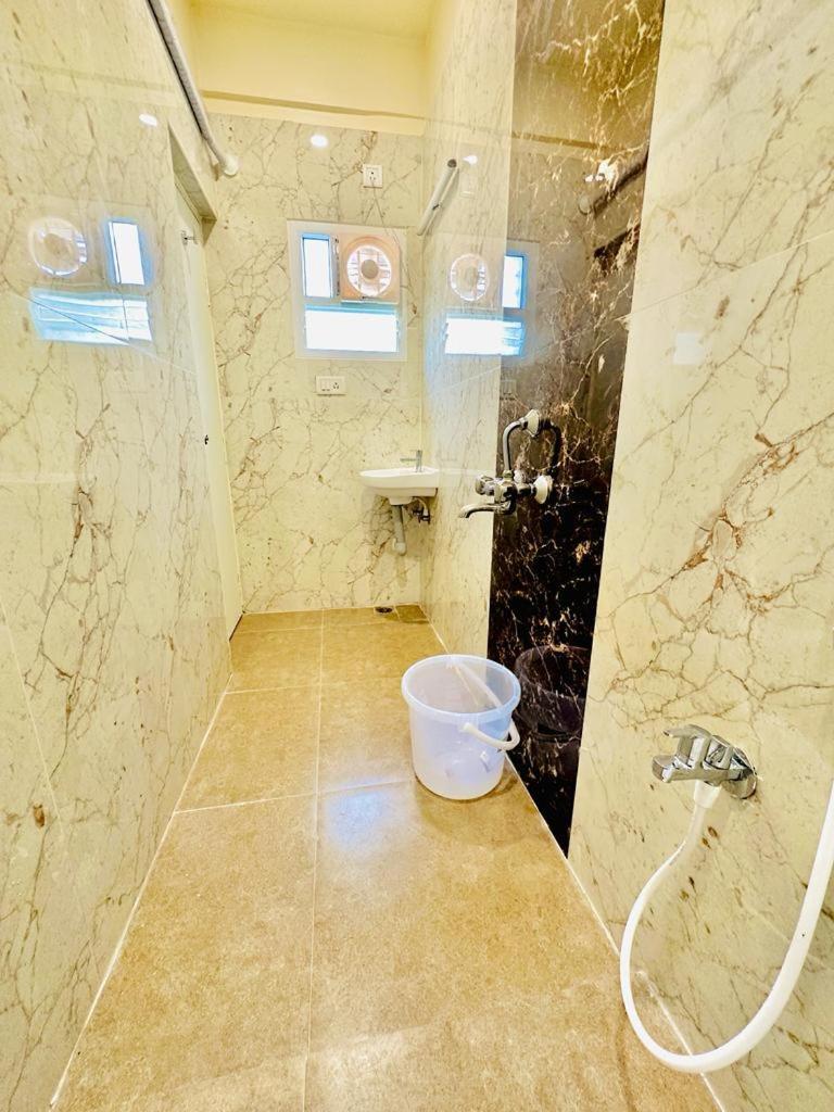 Sunlight Residency Hotel Ченай Екстериор снимка