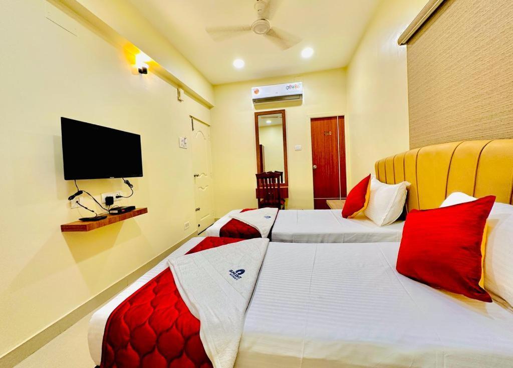 Sunlight Residency Hotel Ченай Екстериор снимка
