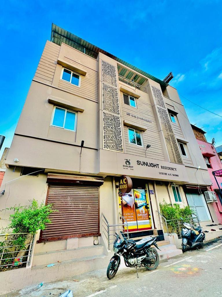 Sunlight Residency Hotel Ченай Екстериор снимка