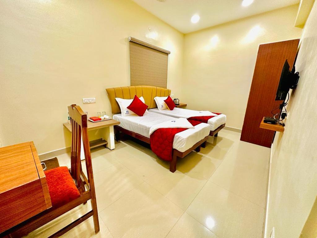 Sunlight Residency Hotel Ченай Екстериор снимка
